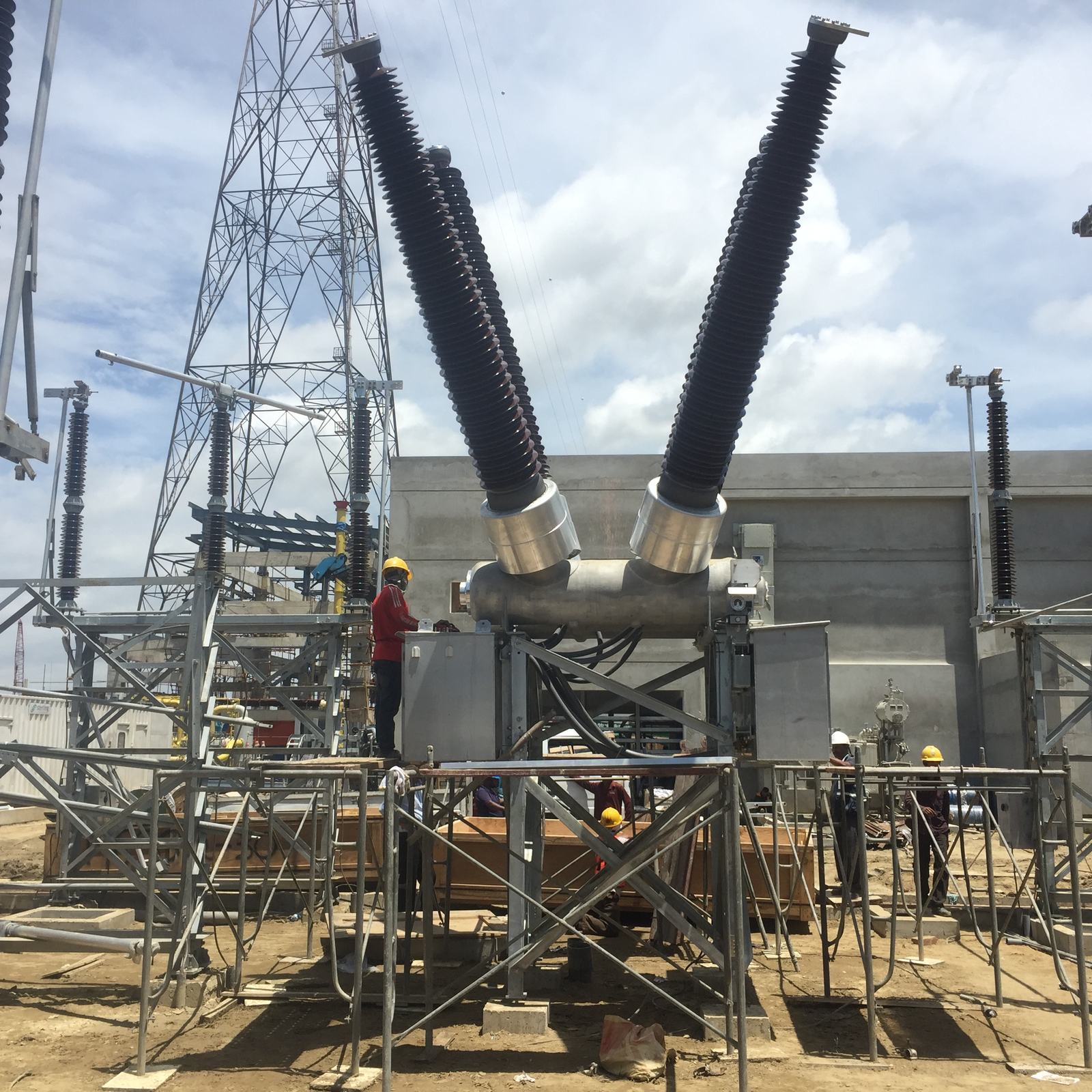 Dead tank circuit breaker erection
